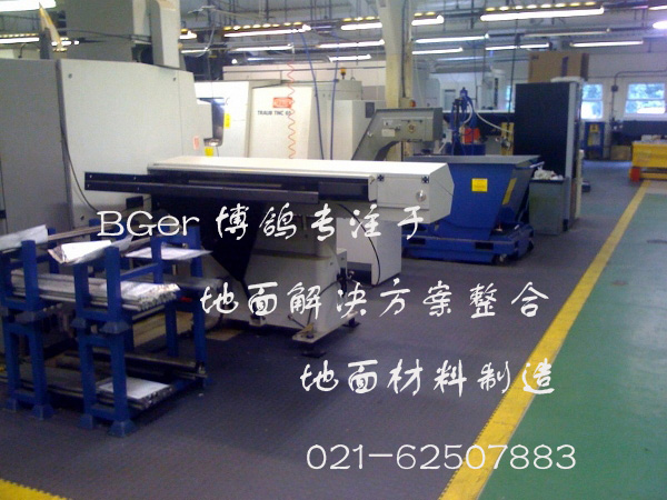 生產(chǎn)車間地面起砂、耐油污處理采用重型設(shè)備生產(chǎn)車間地板