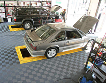 汽車(chē)維修車(chē)間地板地面材料，灰色風(fēng)格效果