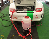賽車PITSTOP地面地墊材料，綠色和黑色互搭鋪裝風格
